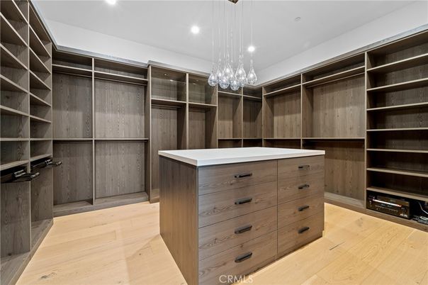 Interior, Pendant Lights, Recessed Lighting, Walk-in Closets, Wood Texture Flooring