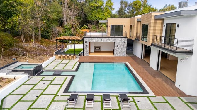 Exterior, Pool