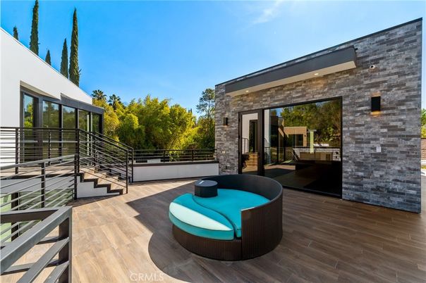 Exterior, Wood Texture Flooring