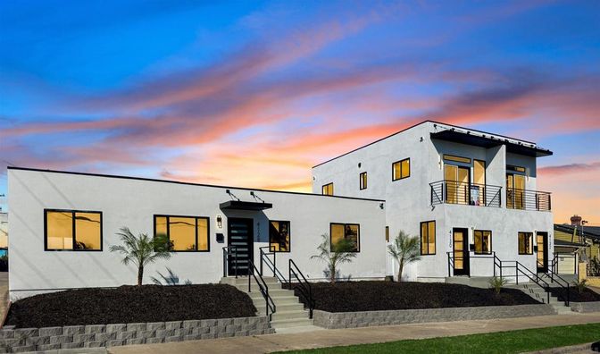 Exterior, Facade, Modern