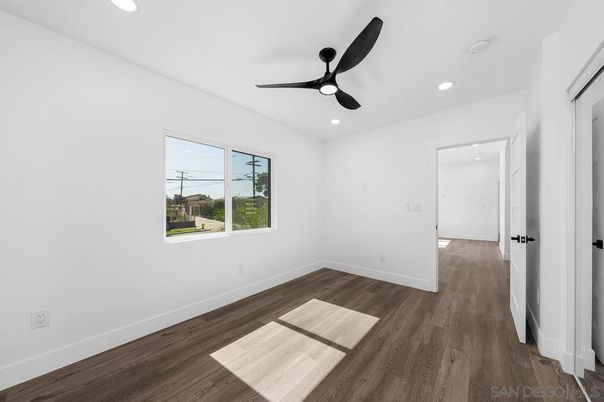 Empty room, Interior, Recessed Lighting, Wood Texture Flooring