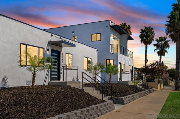Exterior, Facade, Modern