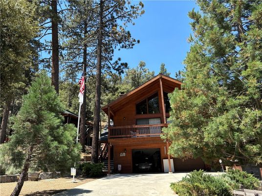 Exterior, Facade, Log Home