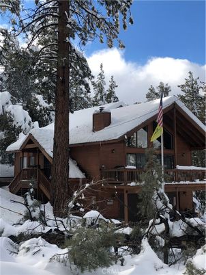 Exterior, Facade, Log Home