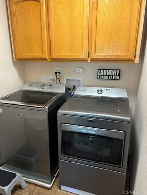 Interior, Washer, Wood Texture Flooring