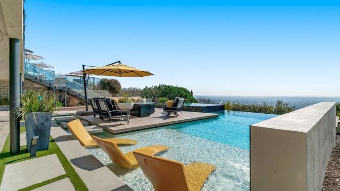 Exterior, Pool, Water