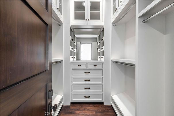 Interior, Walk-in Closets, Wood Texture Flooring