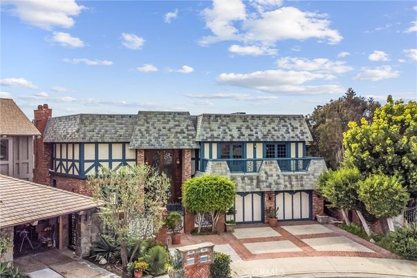 Attached, Exterior, Facade, Tudor Revival