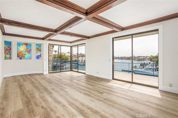 Empty room, Interior, Water, Wooden Beams, Wood Texture Flooring