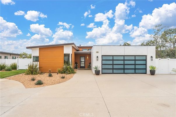 Attached, Exterior, Facade, Modern
