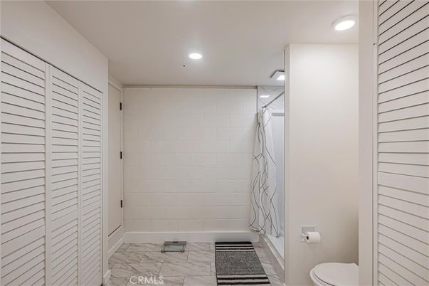 Bathroom, Interior, Marble, Recessed Lighting