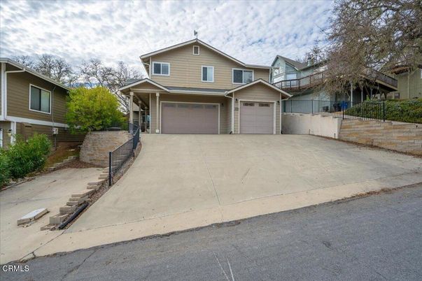 Attached, Exterior, Facade, American Craftsman