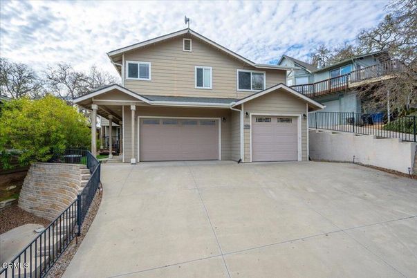 Attached, Exterior, Facade, American Craftsman