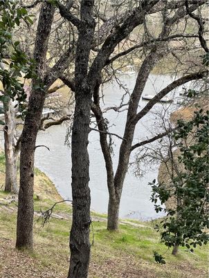 Exterior, Lake