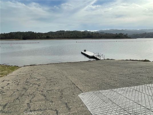Exterior, Lake