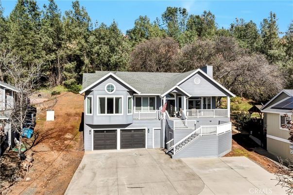 Attached, Exterior, Facade, American Craftsman