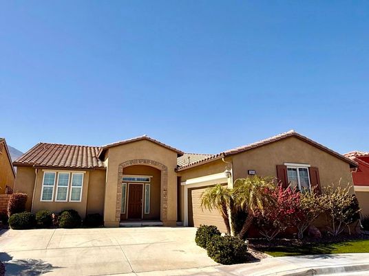 Attached, Exterior, Facade, Mediterranean