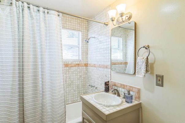 Bathroom, Interior, Tile Countertops