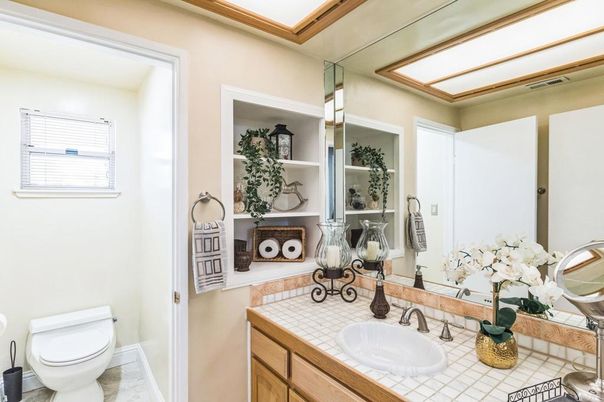 Bathroom, Interior, Tile Countertops