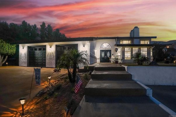Attached, Exterior, Facade, Modern