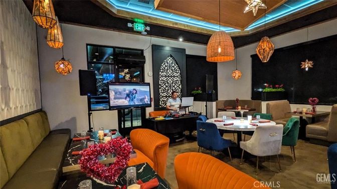 Dining room, Interior, Living room, Pendant Lights