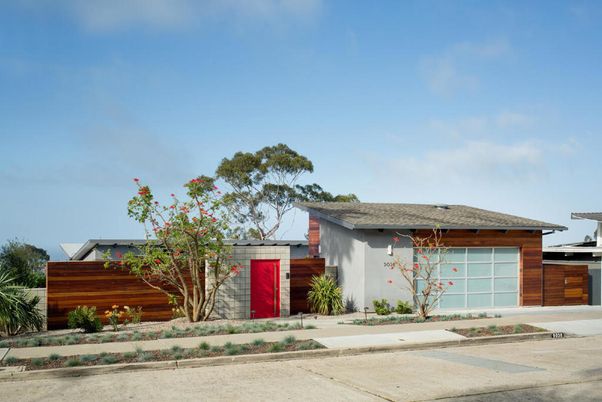Attached, Exterior, Facade, Ranch