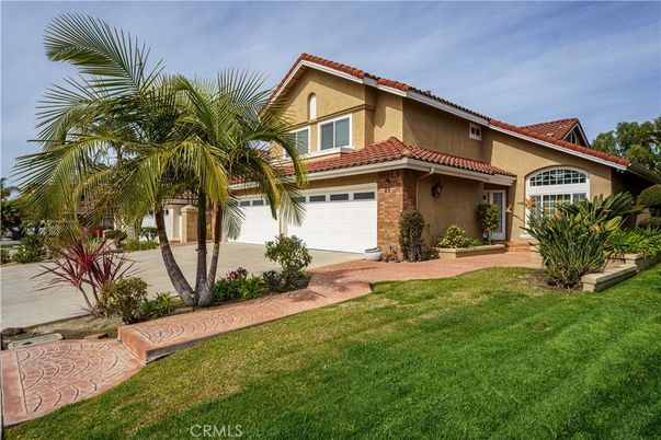 Attached, Exterior, Facade, Mediterranean