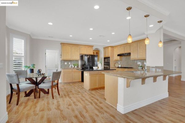 Dining room, Interior, Kitchen, Pendant Lights, Recessed Lighting, Wood Texture Flooring