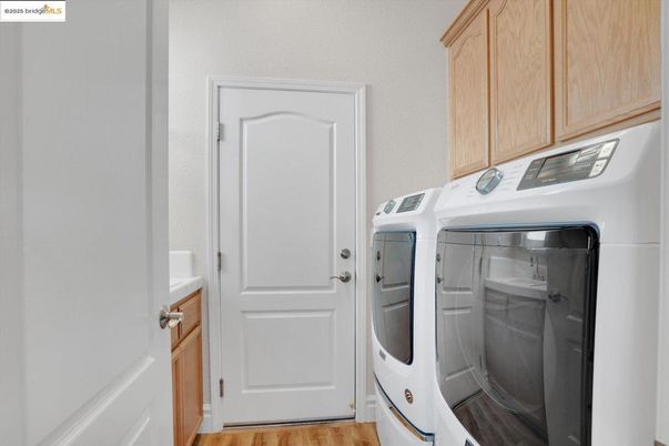 Interior, Washer, Wood Texture Flooring