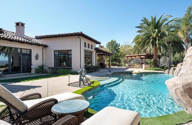 Exterior, Pool