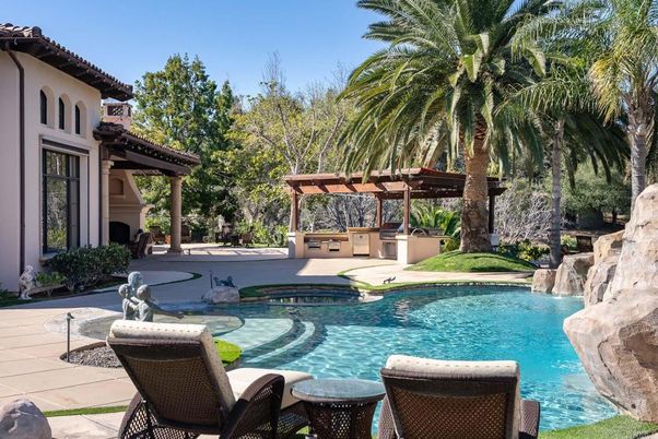 Exterior, Pool