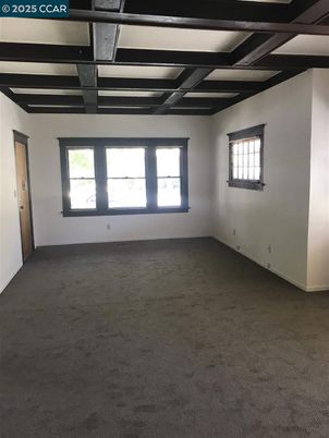 Empty room, Interior, Wooden Beams