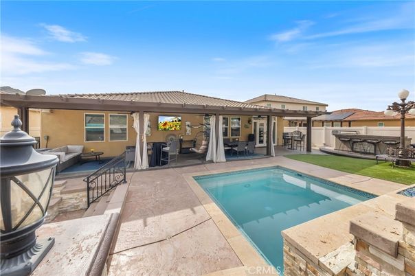 Exterior, Pool