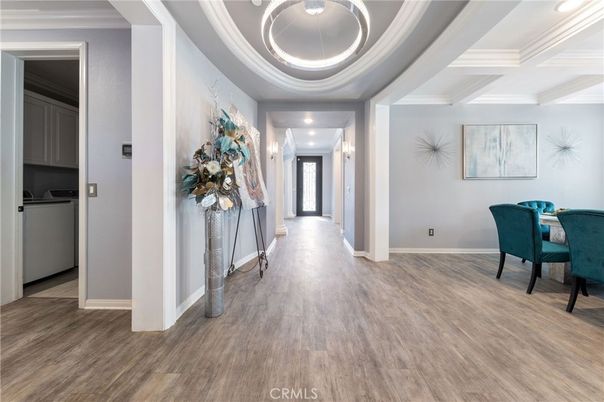 Interior, Pendant Lights, Recessed Lighting, Wood Texture Flooring