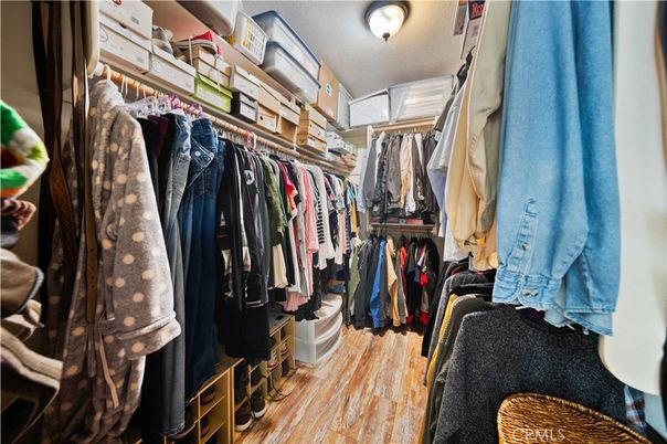 Interior, Walk-in Closets, Wood Texture Flooring