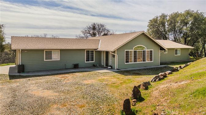 Backyard, Exterior, Facade, Ranch
