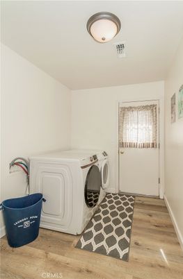Interior, Washer, Wood Texture Flooring