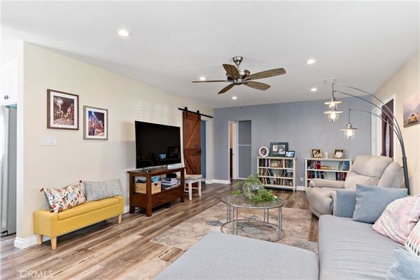 Interior, Living room, Pendant Lights, Recessed Lighting, Wood Texture Flooring