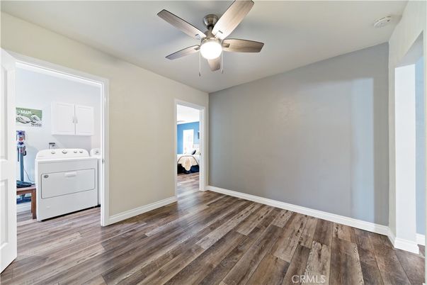 Interior, Washer, Wood Texture Flooring