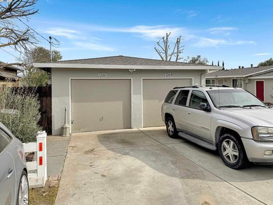 Detached Garage, Exterior