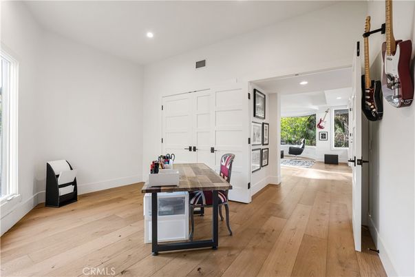 Interior, Recessed Lighting, Wood Texture Flooring
