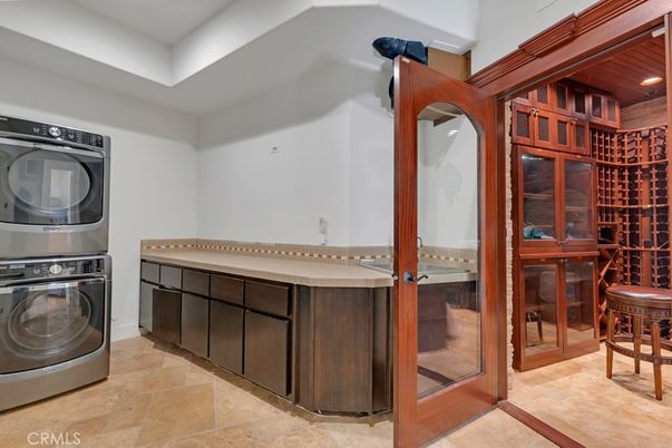Interior, Recessed Lighting, Washer, Wine Storage