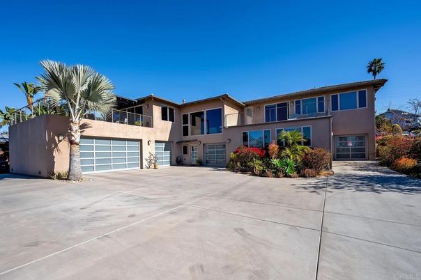 Attached, Backyard, Exterior, Facade, Modern