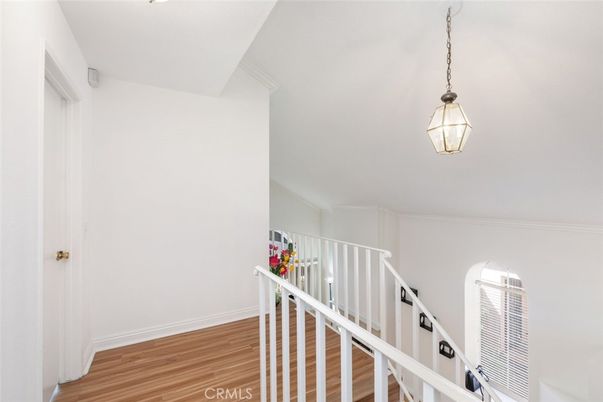 Interior, Pendant Lights, Wood Texture Flooring