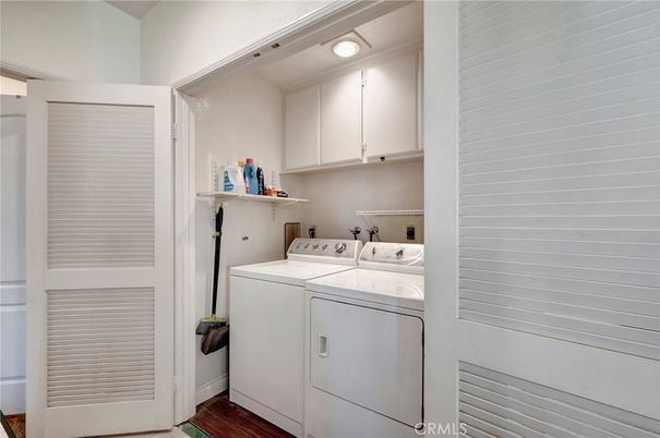 Interior, Utility Closets, Washer, Wood Texture Flooring