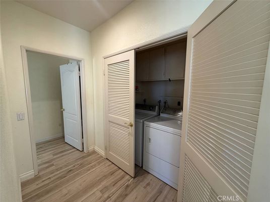 Interior, Utility Closets, Washer, Wood Texture Flooring