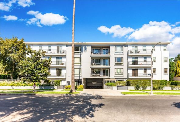 Exterior, Facade, Condo Building