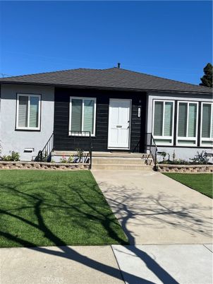 Exterior, Facade, Ranch