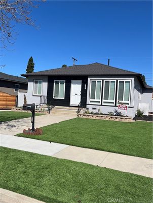 Exterior, Facade, Ranch