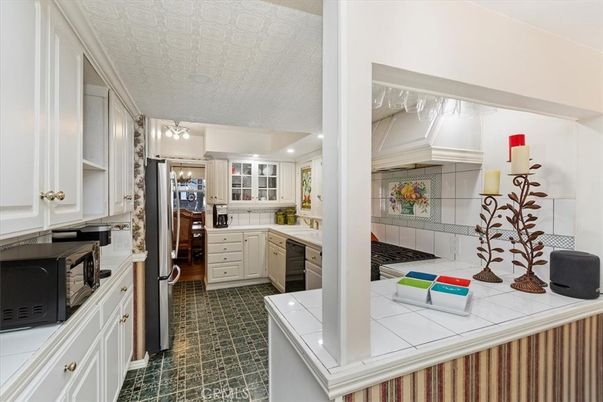Interior, Kitchen, Pendant Lights, Recessed Lighting, Tile Countertops